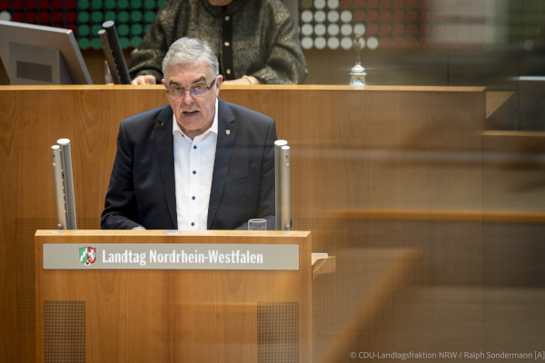 Bernd Kr&uuml;ckel MdL im Plenarsaal des Landtags NRW