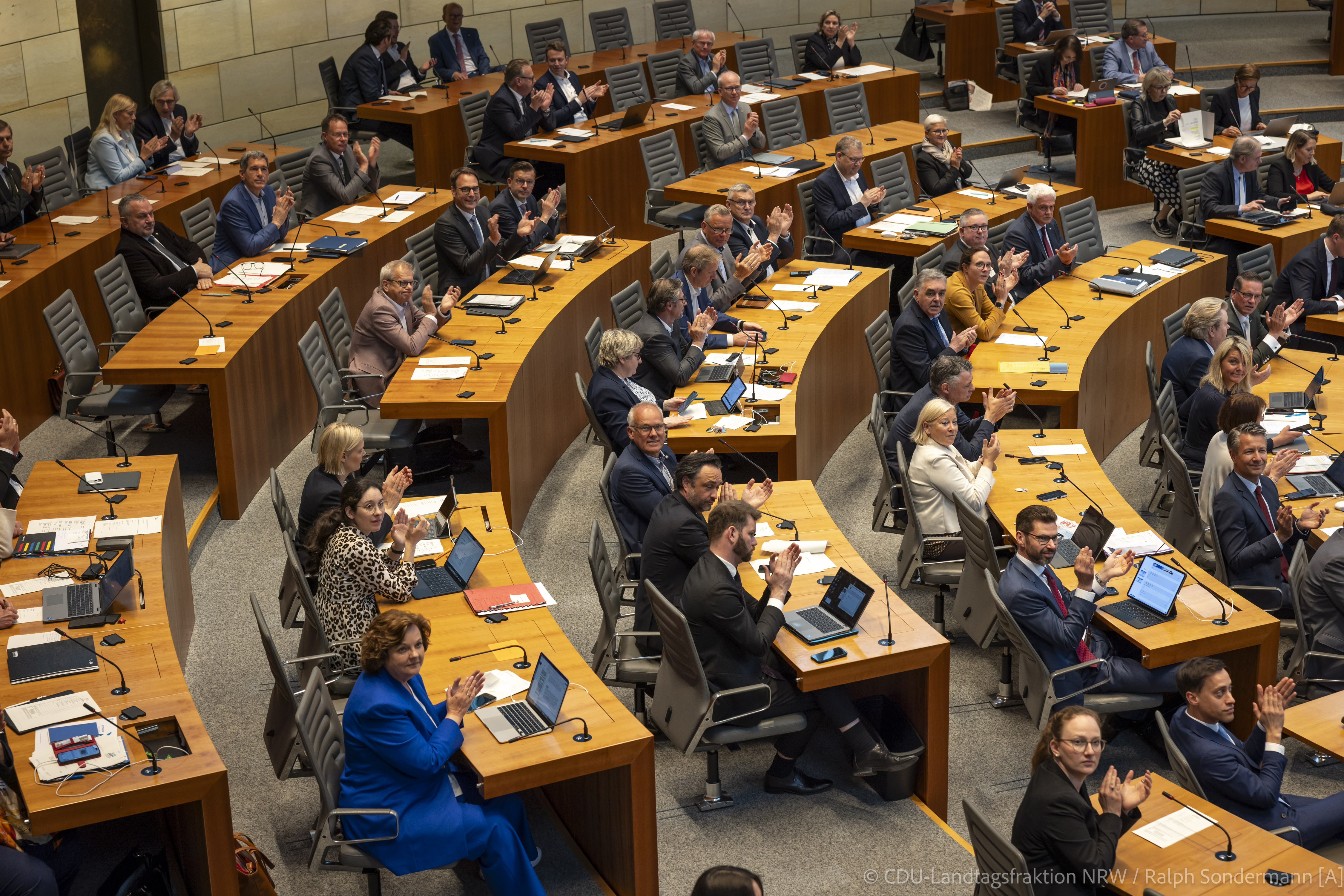 Abstimmung im Plenarsaal