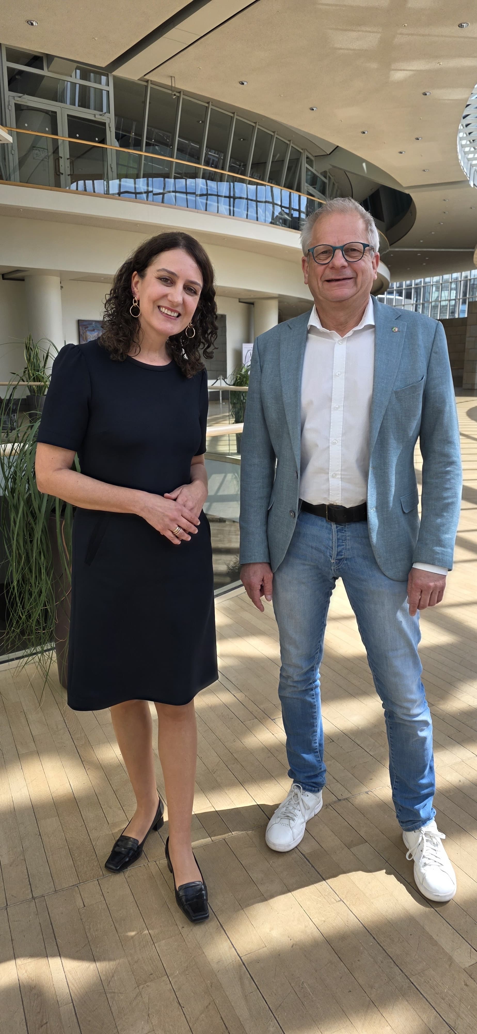 Ursula Mecklenbrauck und Thomas Schnelle MdL im Landtag